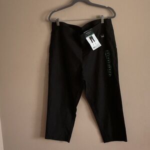 NWT Rafaella Women's Black Capris
